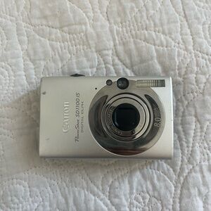 Canon Silver Digital Camera Compact Design with Zoom Lens